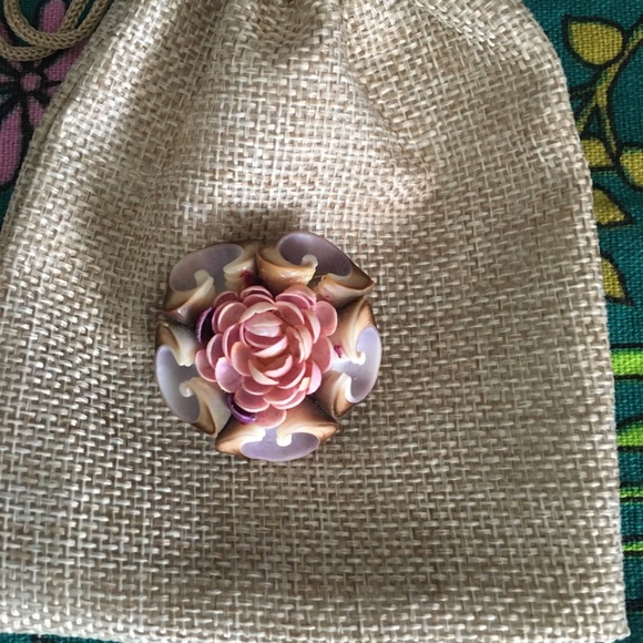 Vintage Seashells Pin Delicate Beauty Shell Brooch - Picture 6 of 10